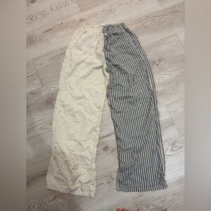 AERIE M (Jrs) Striped lounge pants pajama Bottoms in Cream,blue and yellow. EUC